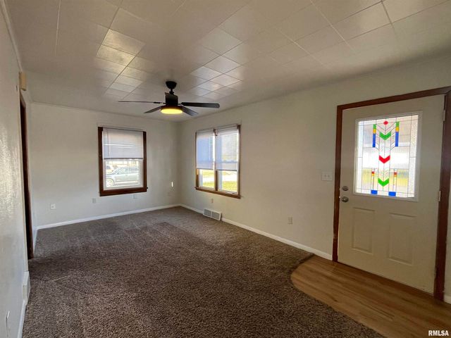 613 W 9TH Avenue, Milan, IL 61264