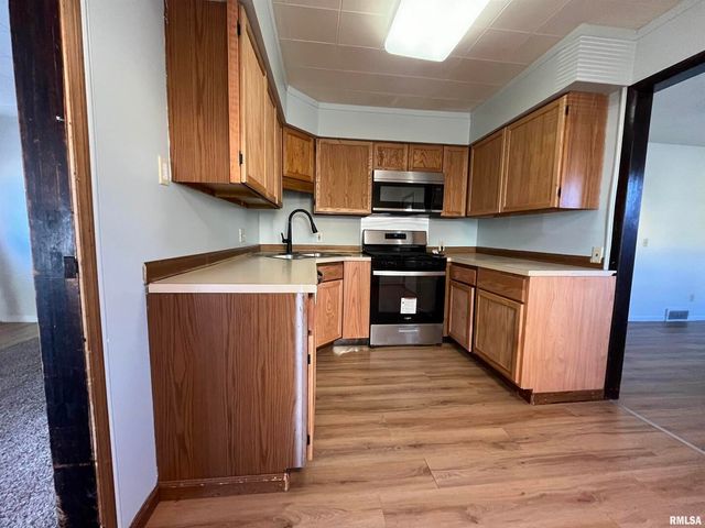 613 W 9TH Avenue, Milan, IL 61264