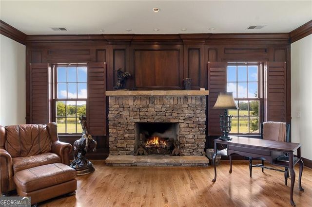 211 Darby Road SW, Calhoun, GA 30701