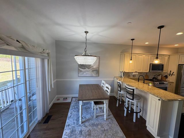 109 Woodview Way, Manchester, NH 03102