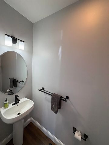 109 Woodview Way, Manchester, NH 03102