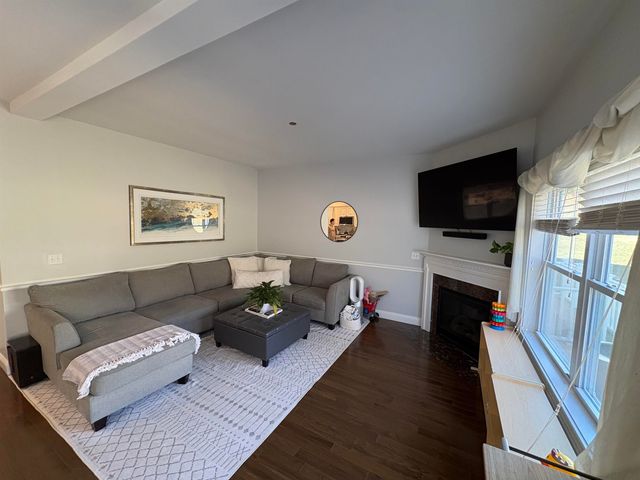 109 Woodview Way, Manchester, NH 03102