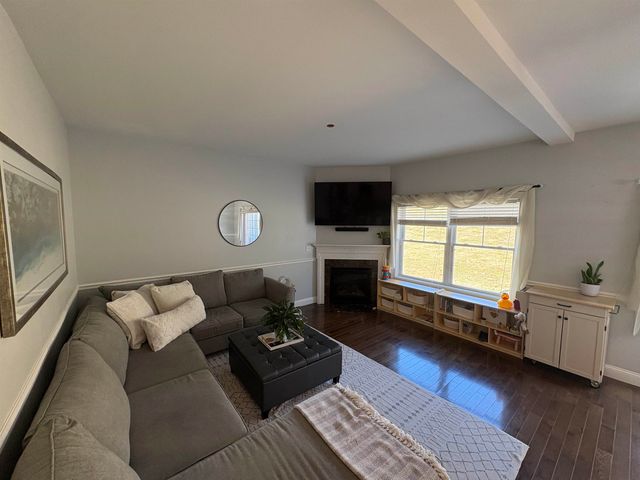 109 Woodview Way, Manchester, NH 03102