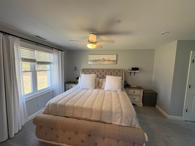 109 Woodview Way, Manchester, NH 03102