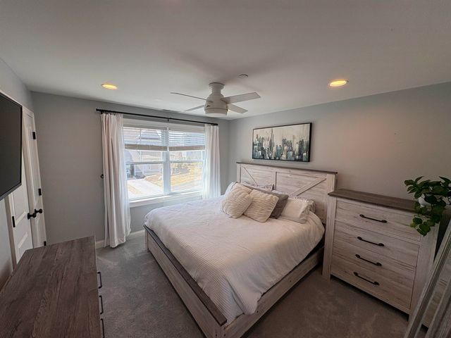 109 Woodview Way, Manchester, NH 03102