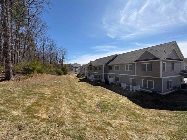 109 Woodview Way, Manchester, NH 03102