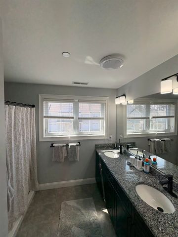 109 Woodview Way, Manchester, NH 03102