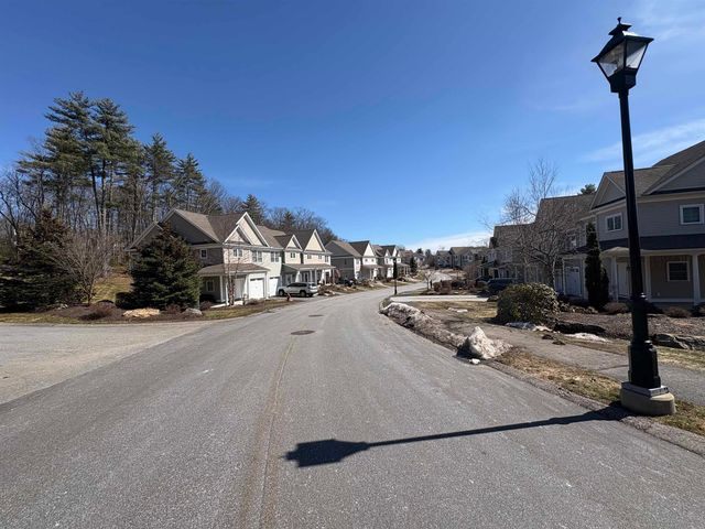 109 Woodview Way, Manchester, NH 03102