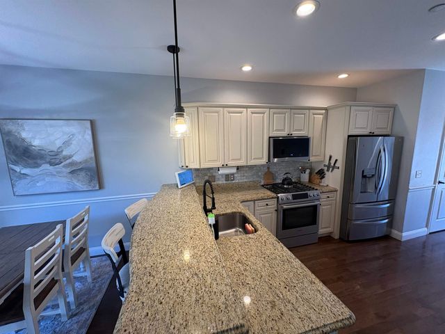 109 Woodview Way, Manchester, NH 03102