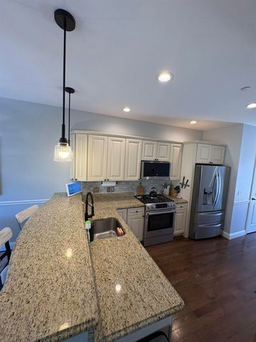 109 Woodview Way, Manchester, NH 03102