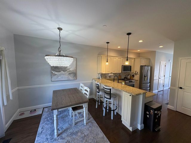 109 Woodview Way, Manchester, NH 03102