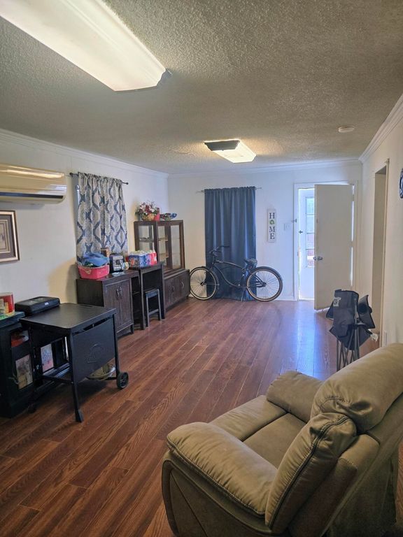 Image 2 of property listing at 8 W Avenue P, San Angelo, TX 76903