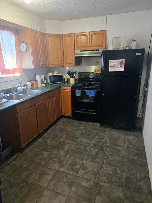 Image 3 of property listing at 8 W Avenue P, San Angelo, TX 76903