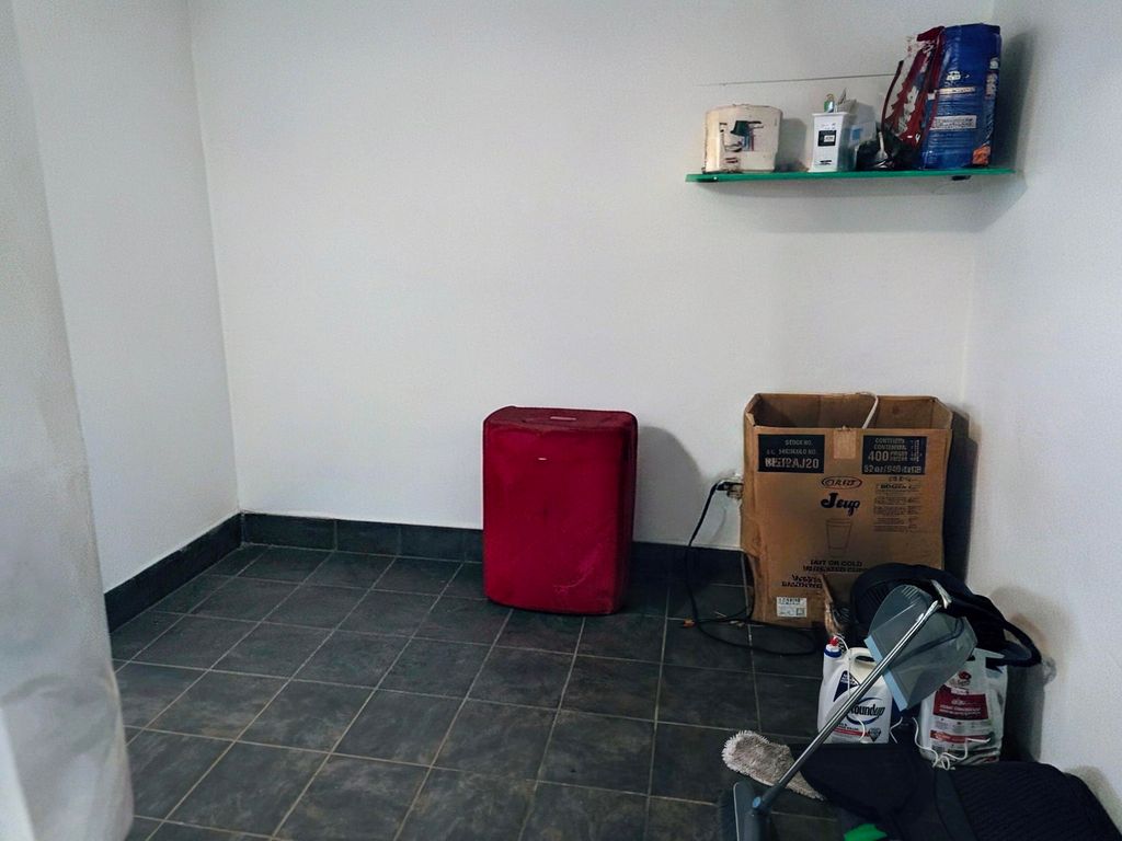 Image 4 of property listing at 8 W Avenue P, San Angelo, TX 76903