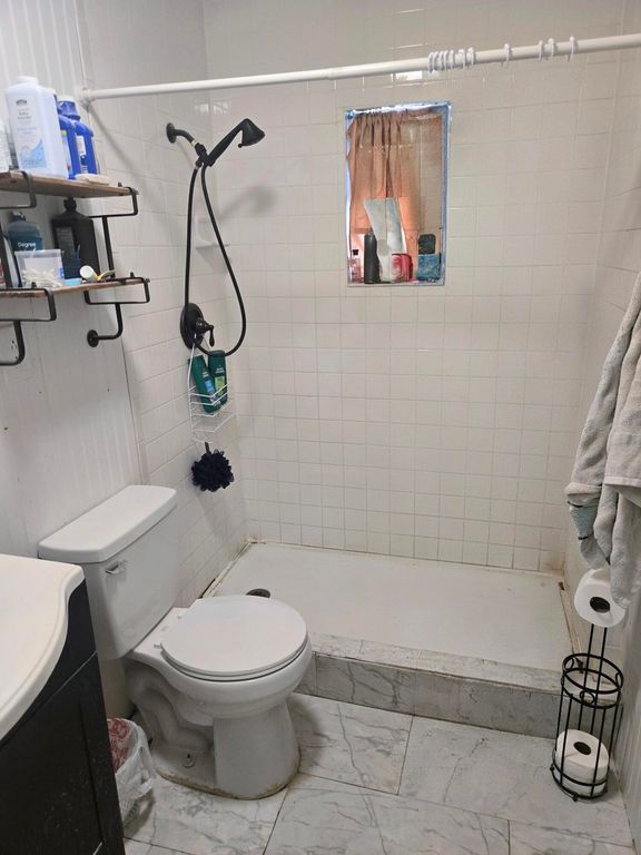 Image 6 of property listing at 8 W Avenue P, San Angelo, TX 76903