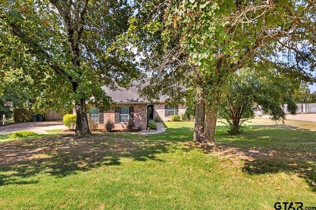19577 Dove Ridge Ln., Lindale, TX 75771