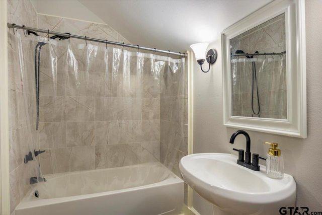 19577 Dove Ridge Ln., Lindale, TX 75771