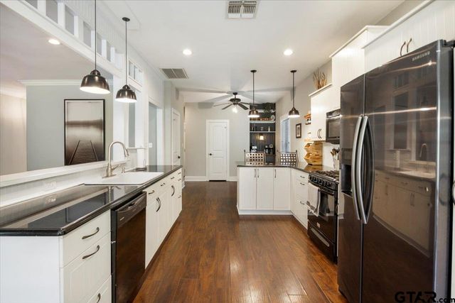 19577 Dove Ridge Ln., Lindale, TX 75771