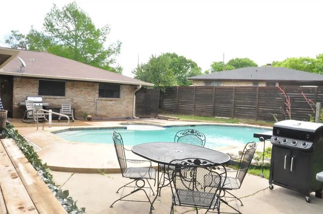 304 Bennett Circle, Desoto, TX 75115