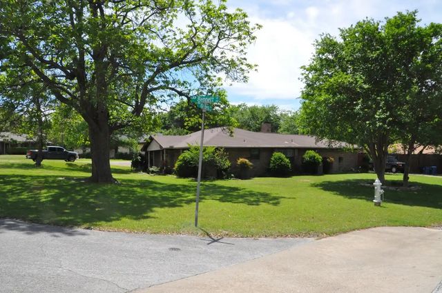 304 Bennett Circle, Desoto, TX 75115