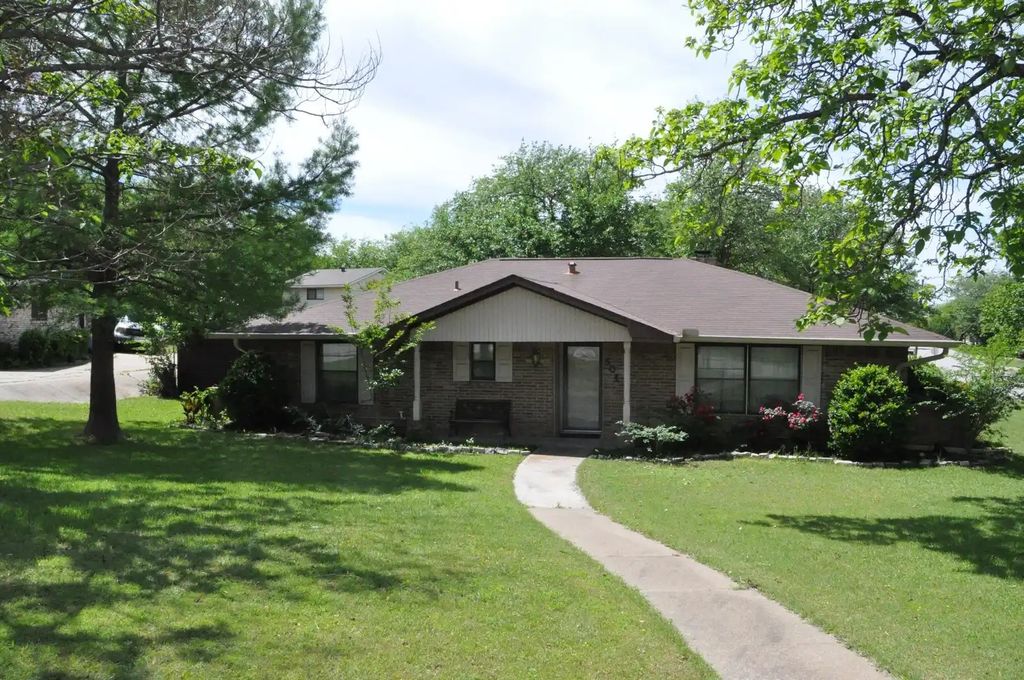 304 Bennett Circle, Desoto, TX 75115