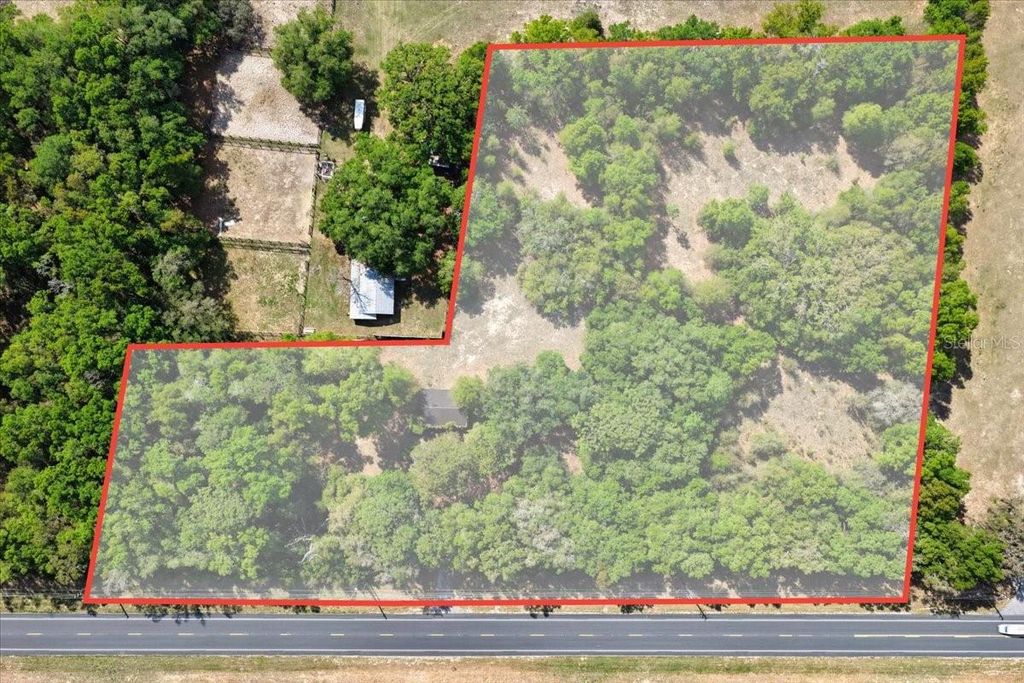 Image 2 of property listing at 6950 SE HIGHWAY 41, Morriston, FL 32668