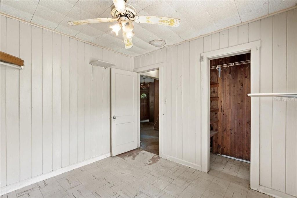 Image 16 of property listing at 6950 SE HIGHWAY 41, Morriston, FL 32668