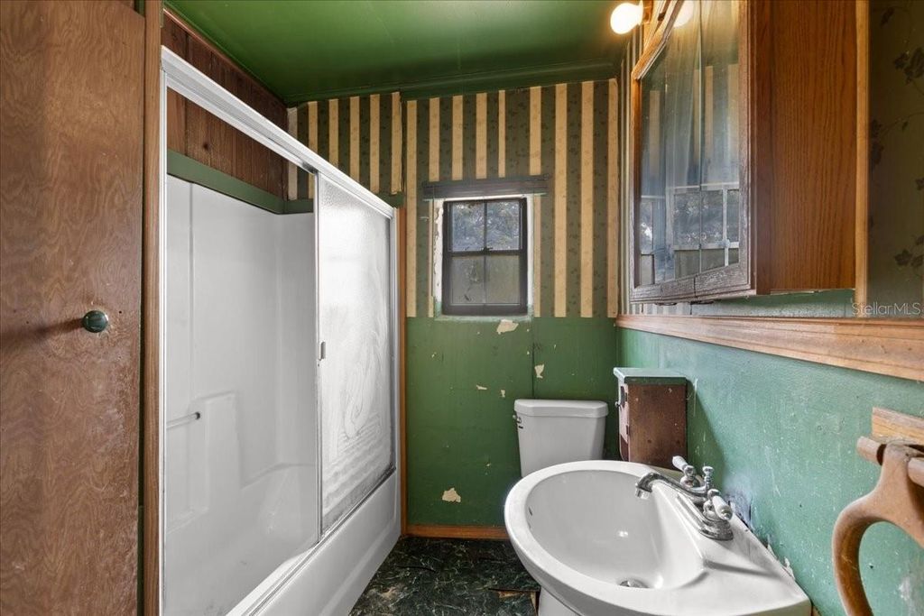 Image 19 of property listing at 6950 SE HIGHWAY 41, Morriston, FL 32668