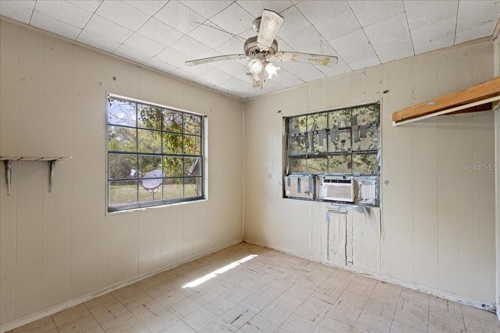 Image 20 of property listing at 6950 SE HIGHWAY 41, Morriston, FL 32668