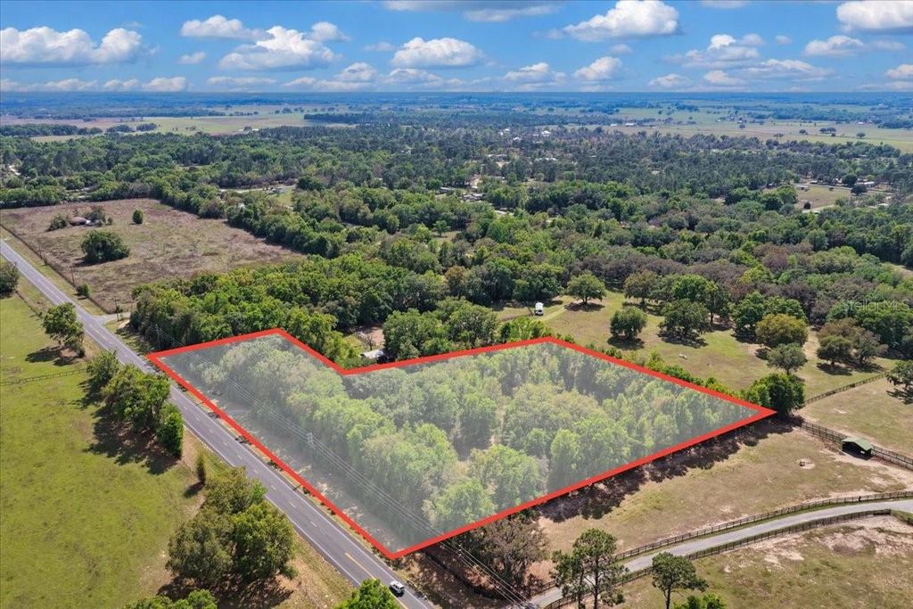 Image 3 of property listing at 6950 SE HIGHWAY 41, Morriston, FL 32668