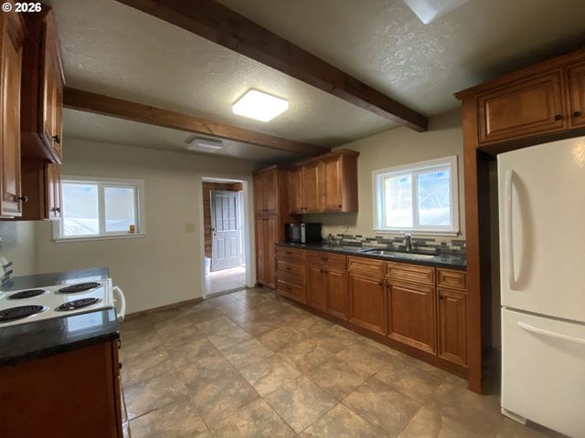 20446 ABIQUA Rd, Scotts Mills, OR 97375