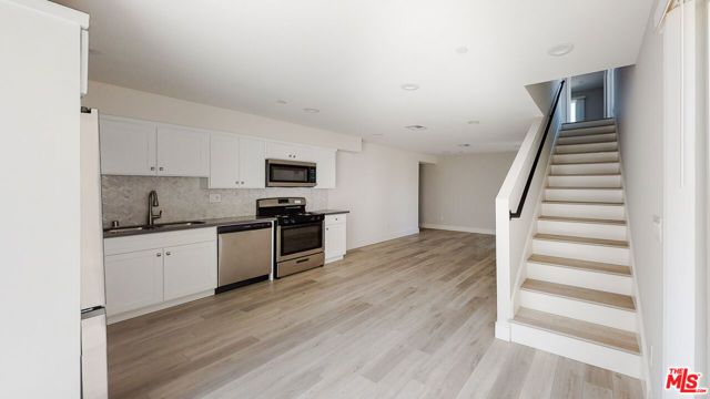 953 N Mariposa Avenue 2, Los Angeles, CA 90029