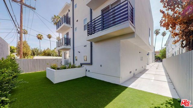 953 N Mariposa Avenue 2, Los Angeles, CA 90029