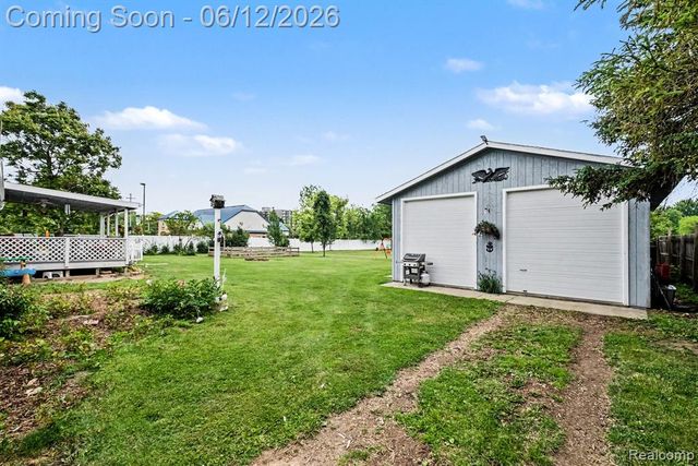 3474 Bilsky Street, Burton, MI 48519