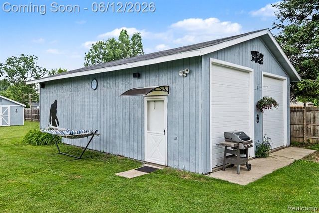 3474 Bilsky Street, Burton, MI 48519
