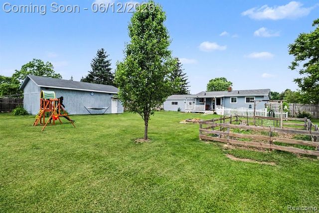 3474 Bilsky Street, Burton, MI 48519