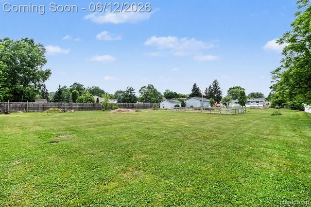3474 Bilsky Street, Burton, MI 48519