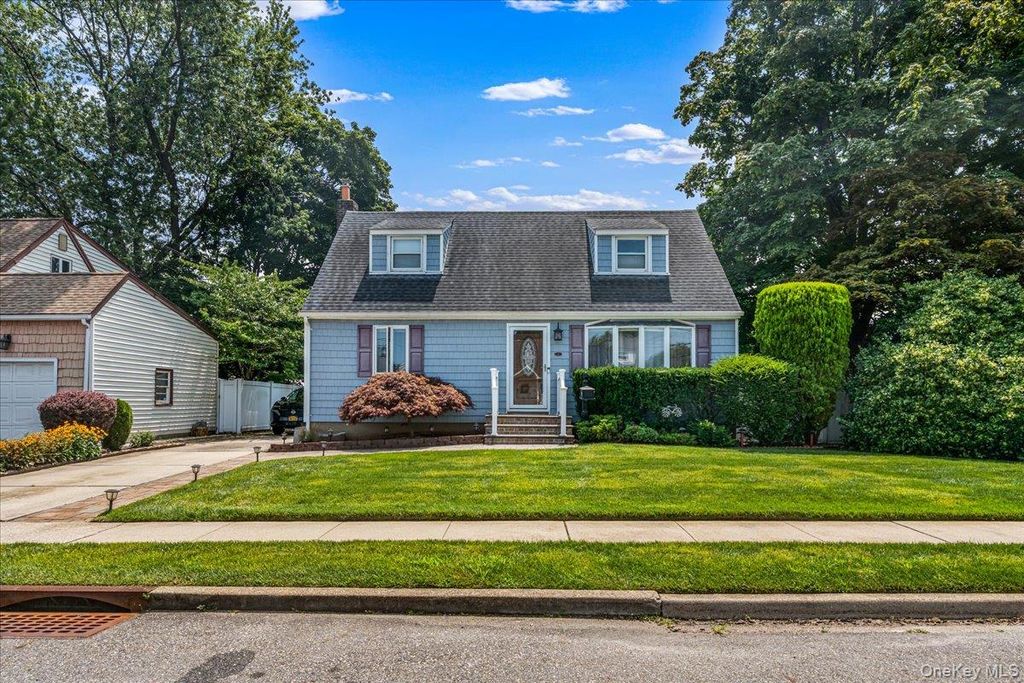 2 Gateway, Farmingdale, NY 11735 — exterior