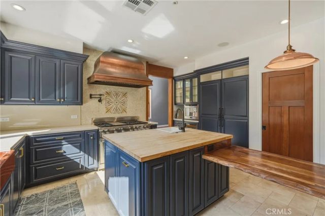 6750 Andover Lane, Los Angeles, CA 90045