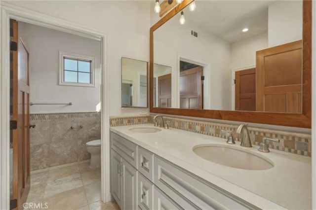 6750 Andover Lane, Los Angeles, CA 90045