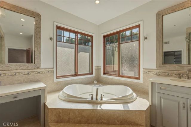 6750 Andover Lane, Los Angeles, CA 90045