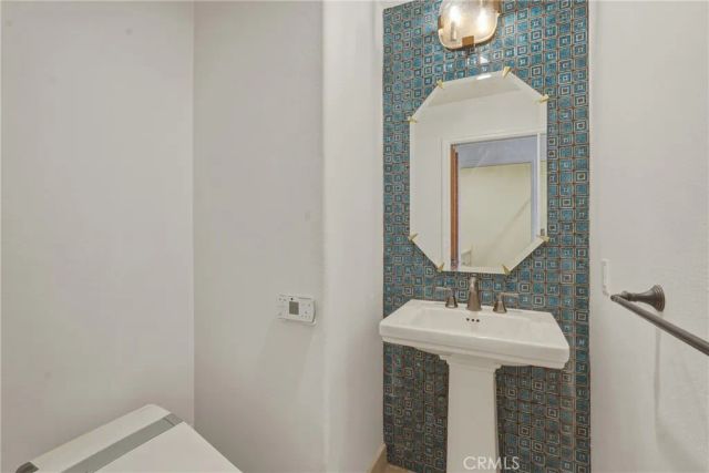 6750 Andover Lane, Los Angeles, CA 90045