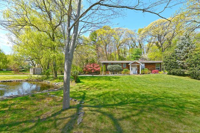 15 Mariners Court, Centerport, NY 11721