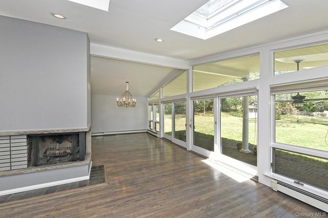 15 Mariners Court, Centerport, NY 11721