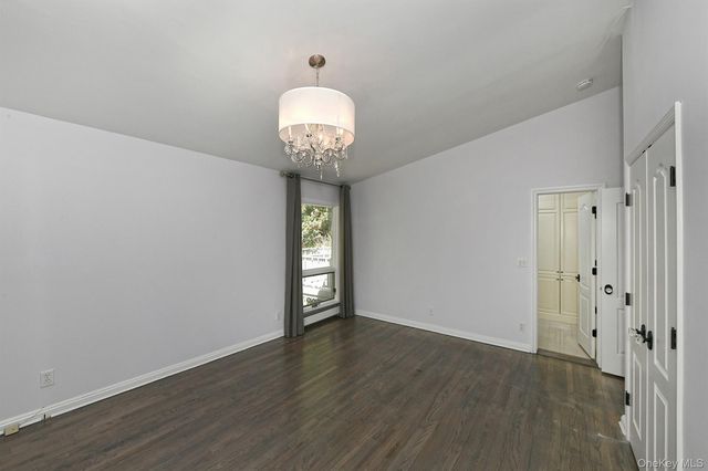 15 Mariners Court, Centerport, NY 11721