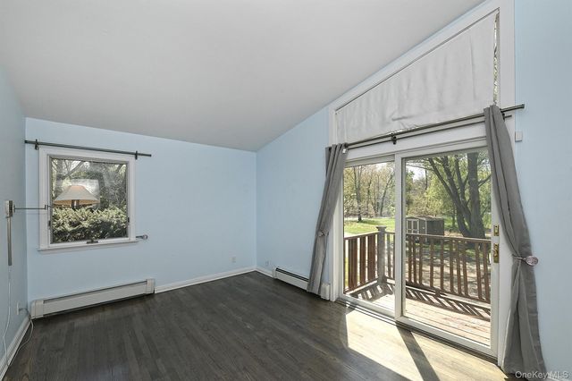 15 Mariners Court, Centerport, NY 11721