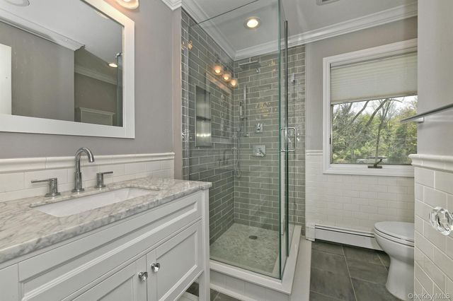 15 Mariners Court, Centerport, NY 11721