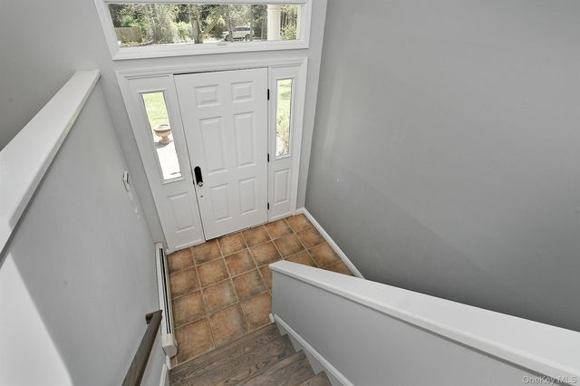 15 Mariners Court, Centerport, NY 11721