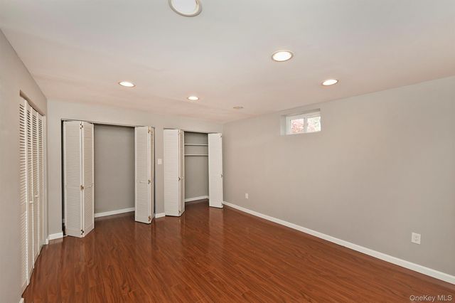 15 Mariners Court, Centerport, NY 11721