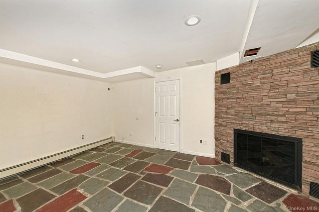 15 Mariners Court, Centerport, NY 11721